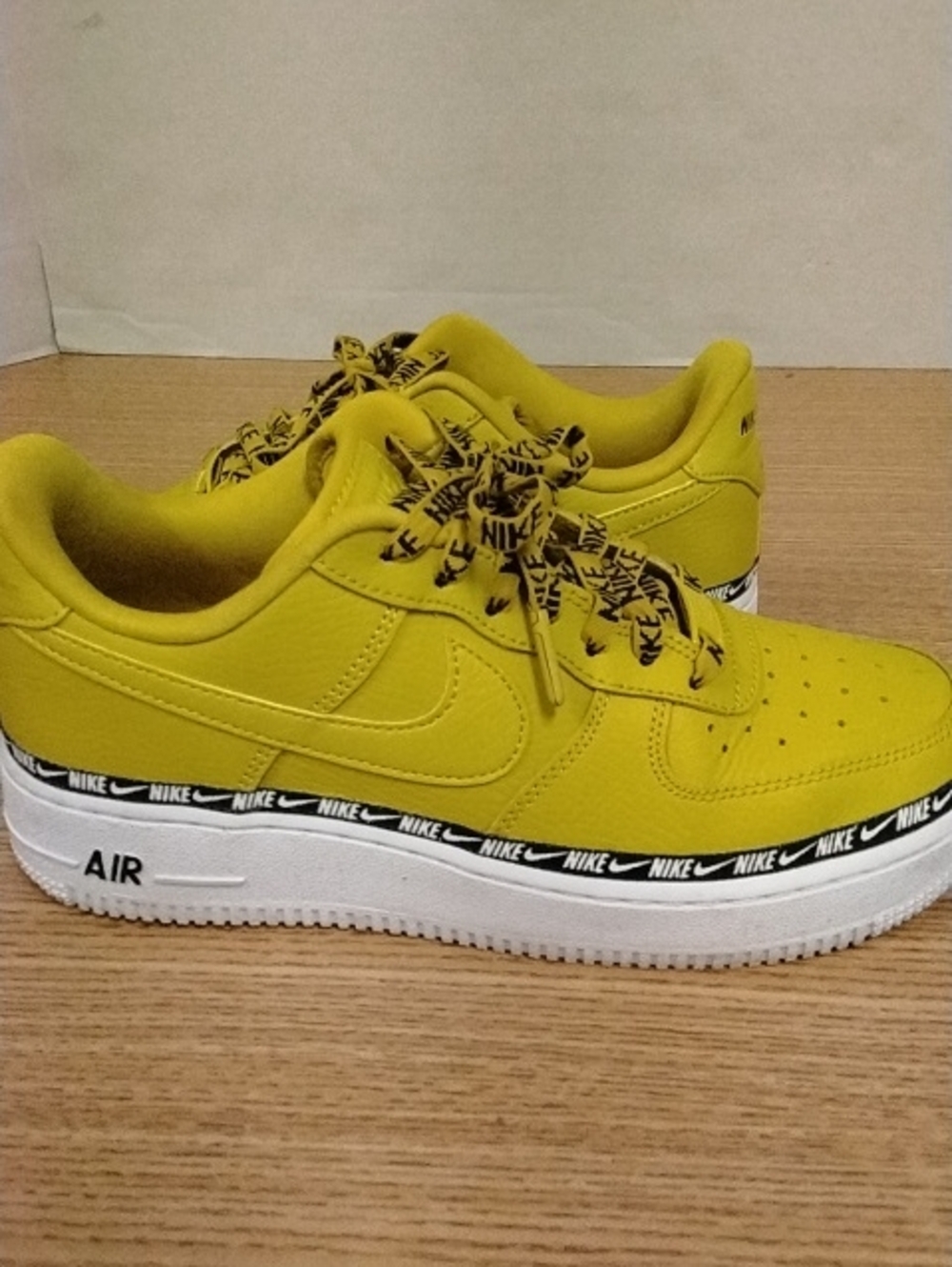 Nike Air Force 1 "07" SE Premium Sneaker In Bright Citron